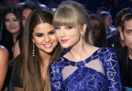 Selena Gomez Tangisi Bieber di Ultah Taylor Swift